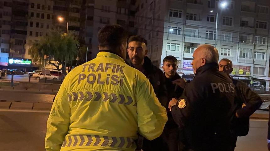 Polise 'teşkilat mısınız?' diyen s&uuml;r&uuml;c&uuml; ağzının payını b&ouml;yle aldı!