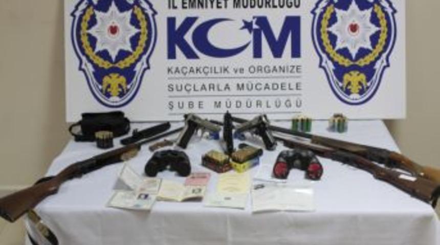 G&ouml;&ccedil;men ka&ccedil;ak&ccedil;ılığı iddiasıyla 16 kişi g&ouml;zaltına alındı