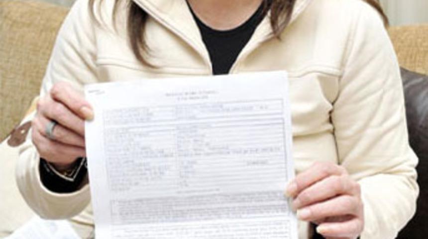 Yarı &ccedil;ıplak fotoğrafları kabusu oldu