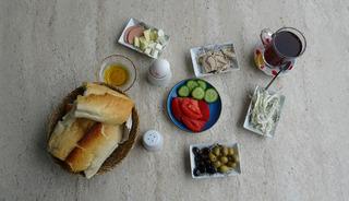 Evdeki hesabı &ccedil;arşıya uyduran esnaf! 11 &ccedil;eşit kahvaltı 150 TL
