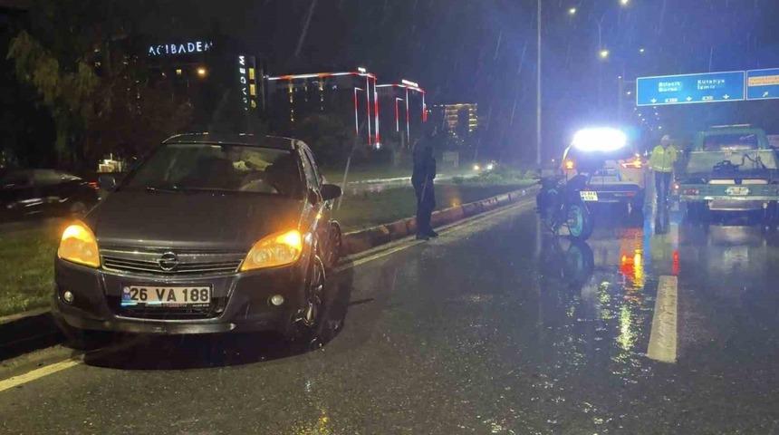Eskişehir&rsquo;de otomobil ile motosiklet &ccedil;arpıştı: 1 yaralı