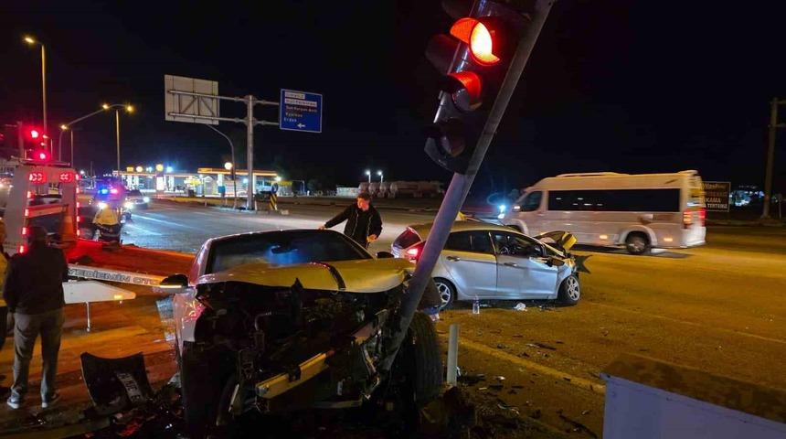 Bandırma Hastane Kavşağı&rsquo;nda trafik kazası: 3 yaralı
