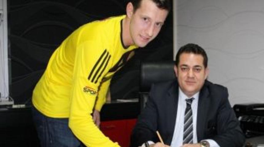 Eskişehirspor, Macar Akos Elek&rsquo;i renklerine bağladı