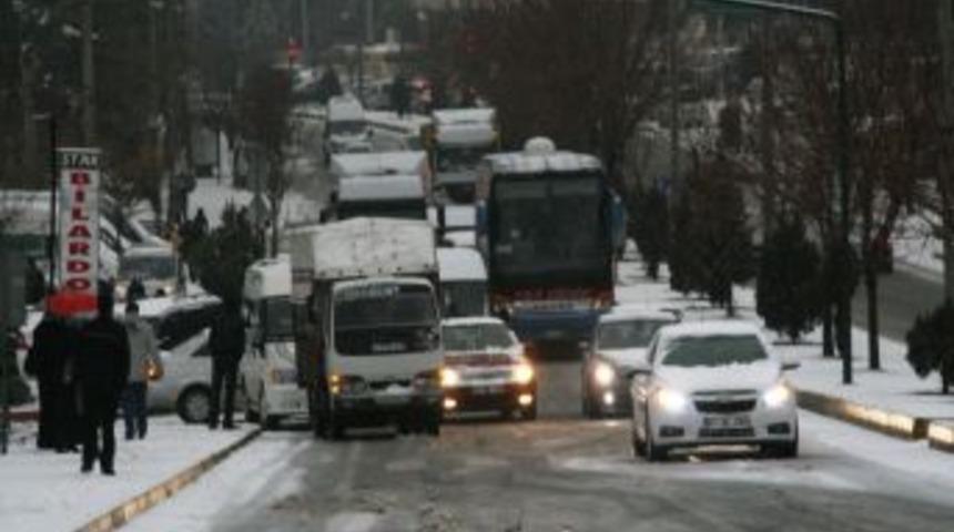 Mardin'de kar yağışı sebebiyle okullar 1 gün tatil edildi