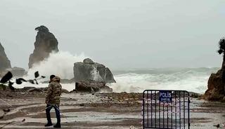 Amasra&rsquo;da dalgaların boyu 10 metreyi aştı