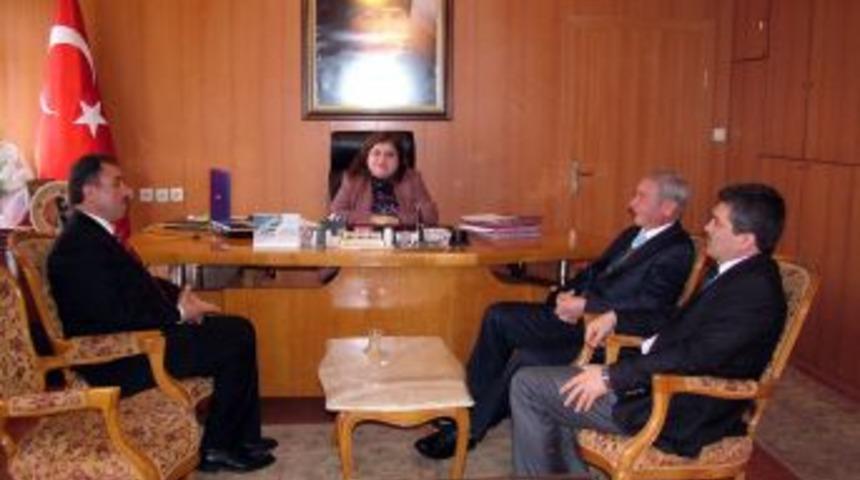 M&uuml;ft&uuml; &Ouml;zt&uuml;rk: Hizmetin temeli ihlastır