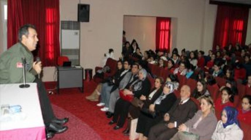 Gazi Caner anlattıklarıyla duygulandırdı