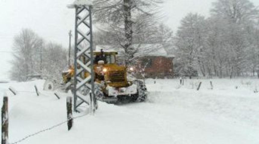 Kızılelma'da kar seviyesi bir metreyi buldu