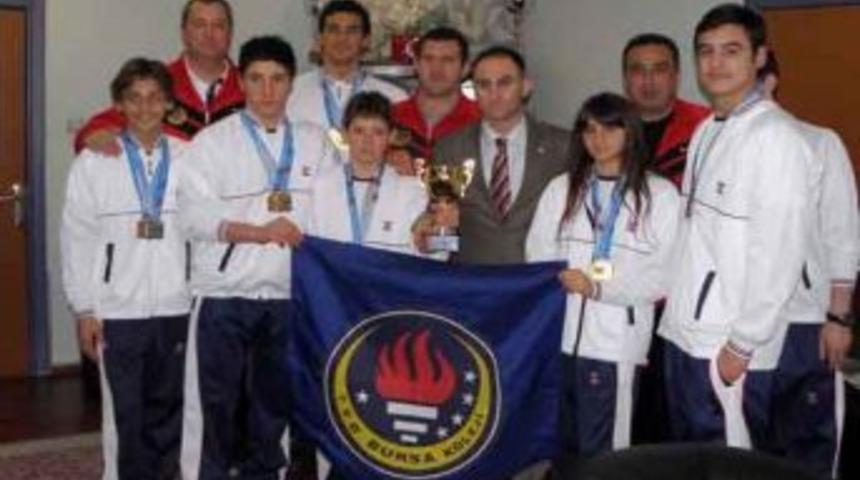 Başarılı y&uuml;z&uuml;c&uuml;ler &ouml;d&uuml;llendirildi