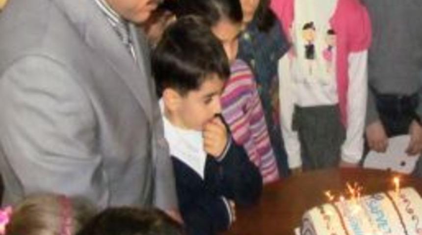 Okuma şampiyonları, madalyalarını Belediye Başkanı Aktaş&rsquo;ın elinden aldı