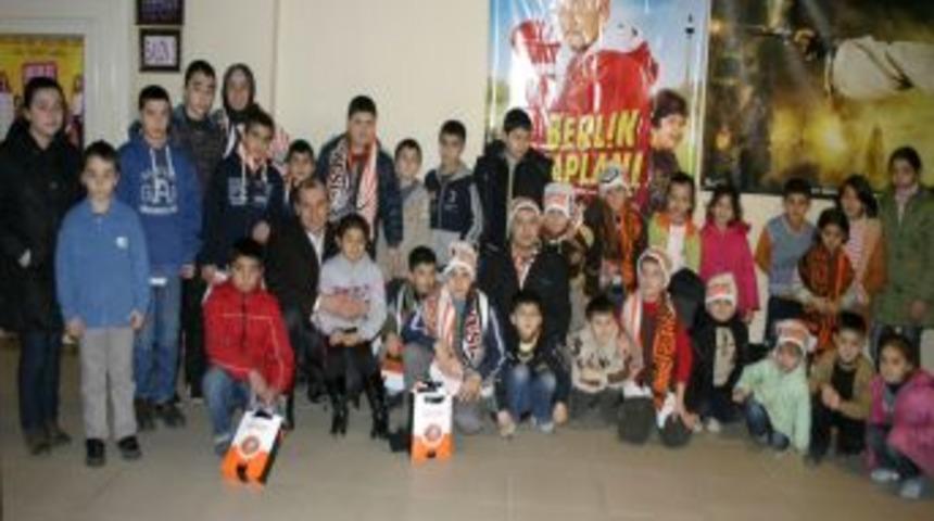 Depremzede &ccedil;ocukların sinema keyfi