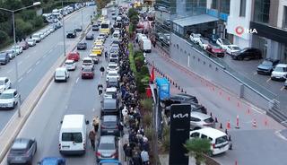 Akın ettiler, kuyruk oldu! Zincir market a&ccedil;ılışında indirim izdihamı