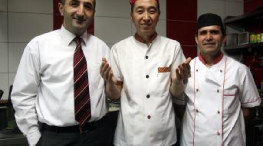 &Ccedil;inli aş&ccedil;ı, ustasından etkilenerek m&uuml;sl&uuml;man oldu