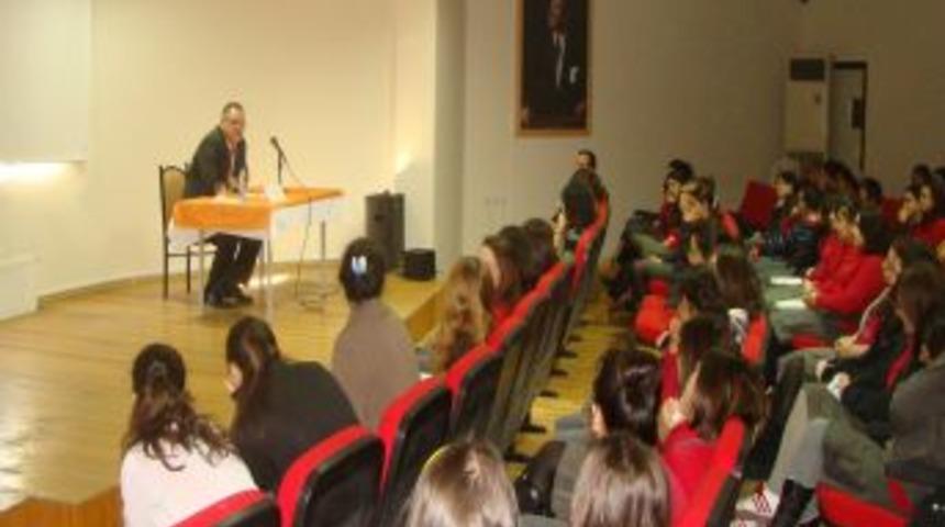 Feza Berk Liseleri, &ouml;ğrencilerini 'Kariyer G&uuml;nleri' ile geleceğe hazırlıyor
