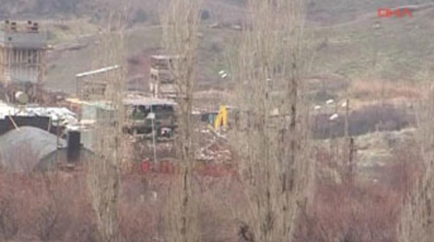 Elbiseleriyle gömülmüş 3 ceset bulundu