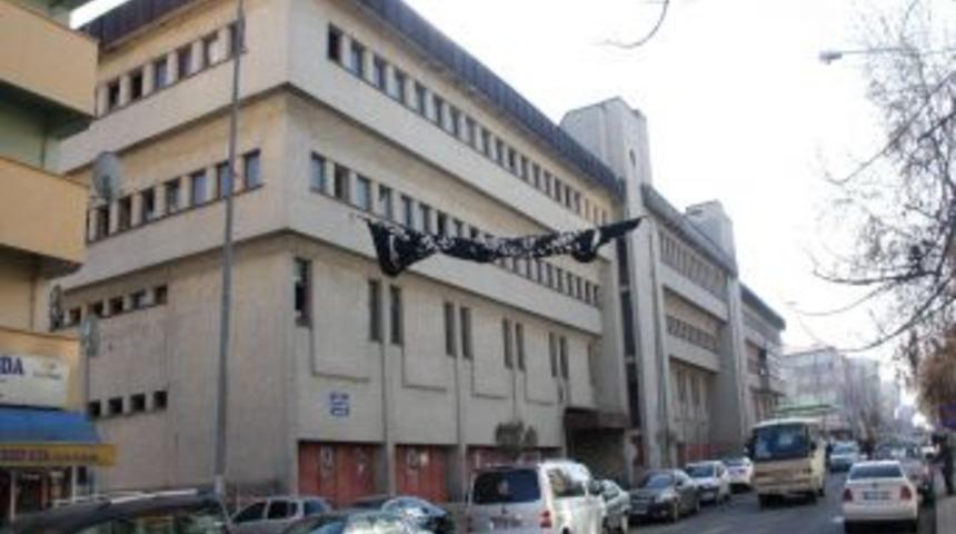 1 kuruşluk yıkım ihalesi iptal edilen işhanı, 305 bin TL&rsquo;ye yıkılacak