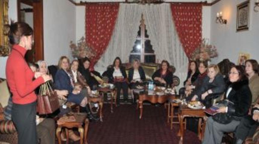 Ankara protokol&uuml;n&uuml;n eşleri Hamam&ouml;n&uuml;&rsquo;nde buluştu