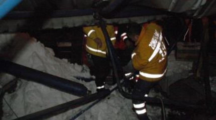 Zonguldak&rsquo;ta pazar yeri &ccedil;atısı &ccedil;&ouml;kt&uuml;: 1 &ouml;l&uuml;, 20 yaralı