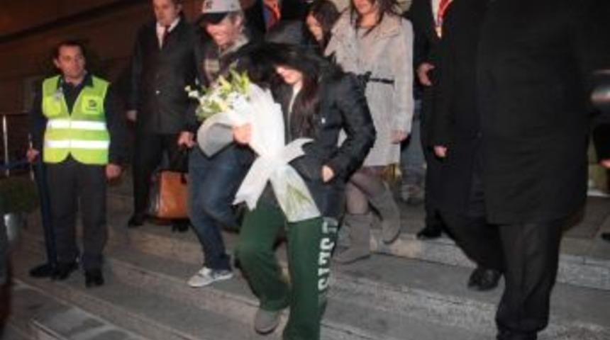 Megan Fox T&uuml;rkiye&rsquo;ye dubl&ouml;r&uuml;yle geldi