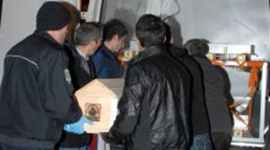 G&uuml;ng&ouml;ren&rsquo;de eve zorla giren gencin boğazını keserek &ouml;ld&uuml;rd&uuml;