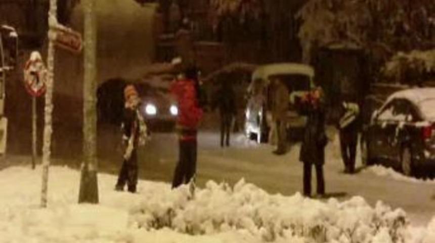 Şile beyaza b&uuml;r&uuml;nd&uuml;