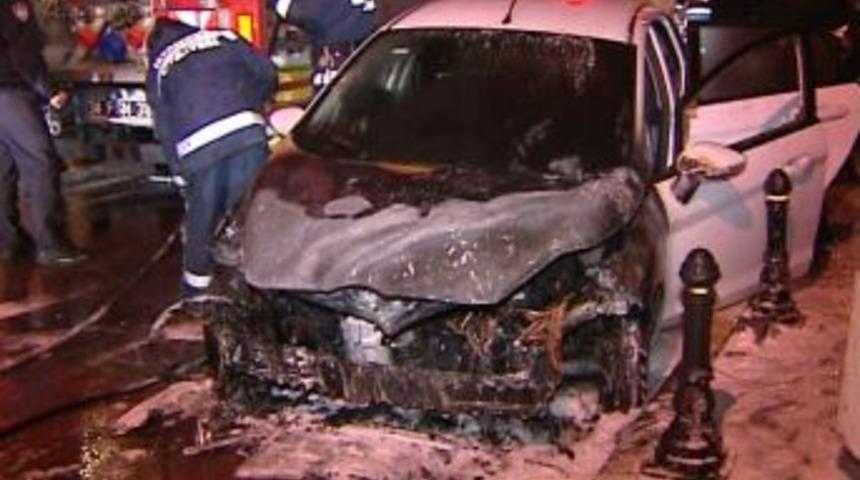 Beyoğlu'nda park halindeki 6 ara&ccedil; kundaklandı