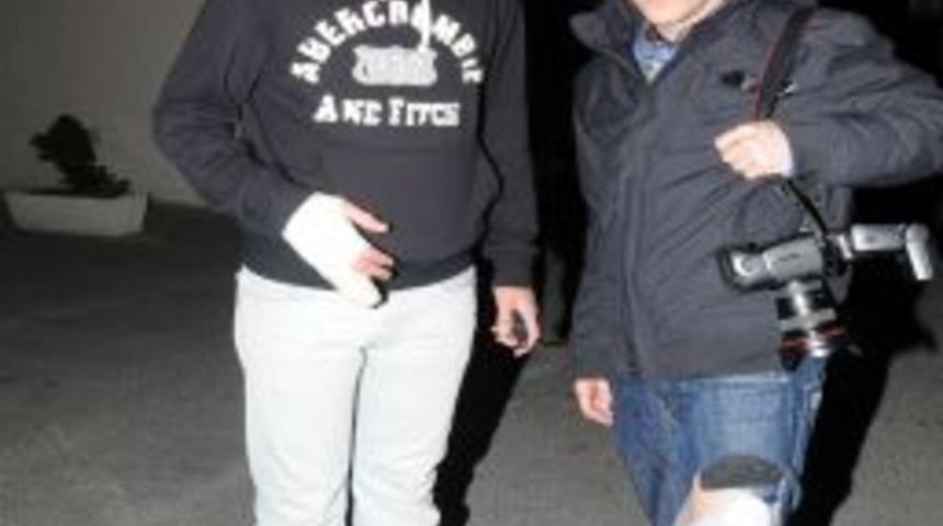 Trafik kazası yapan muhabirler silahla vuruldu