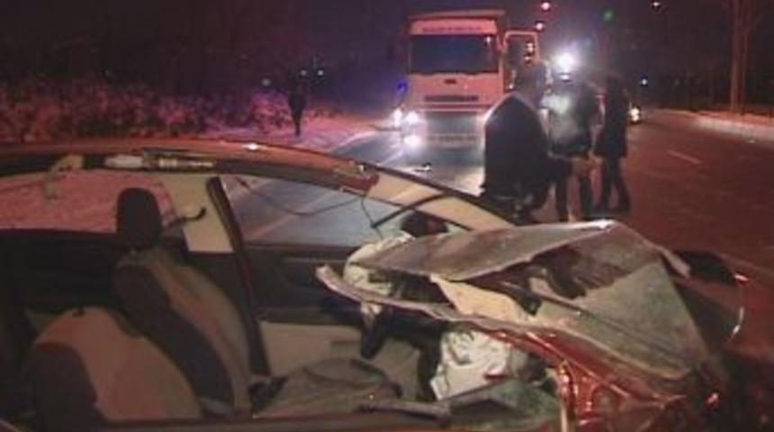 &Uuml;ş&uuml;memesi i&ccedil;in yaralı s&uuml;r&uuml;c&uuml;n&uuml;n &uuml;zerine paltosunu &ouml;rtt&uuml;