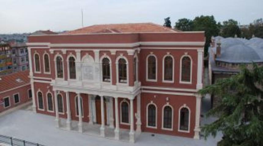 İstanbul'un tarihi okulları aslına uygun yeniliyor