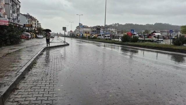 Bartın&rsquo;da sağanak yağış ve fırtına etkili oldu 2