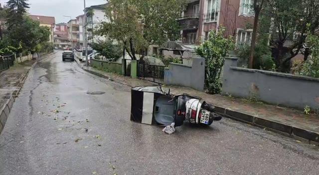 Bartın&rsquo;da sağanak yağış ve fırtına etkili oldu 1