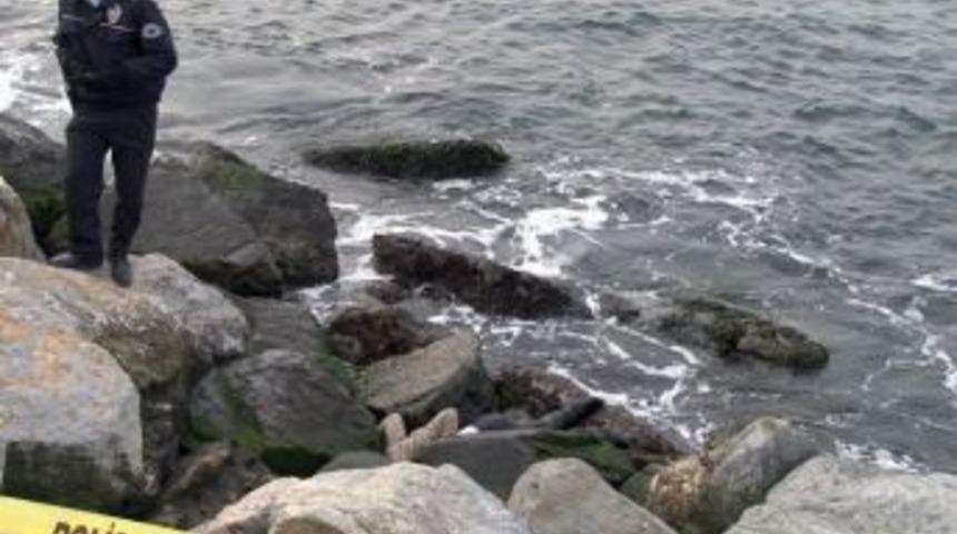 Moda sahilinde, kadın cesedi bulundu