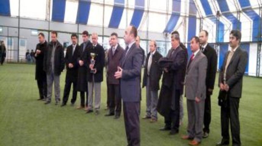 Vanlı depremzedeler i&ccedil;in makarnasına ma&ccedil; yaptılar