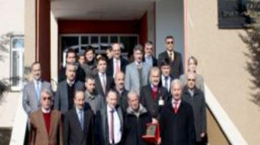 Van depreminde hayatını kaybeden &ouml;ğretmenin ismi Fen Lisesi&rsquo;ne verildi