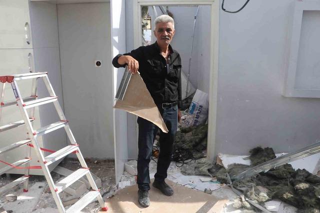 Şiddetli r&uuml;zgar &ccedil;atıyı s&ouml;kt&uuml;, ev harabeye d&ouml;nd&uuml; 3
