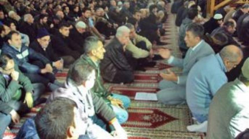 İşitme engellilere &ouml;zel vaaz ve hutbe veriliyor