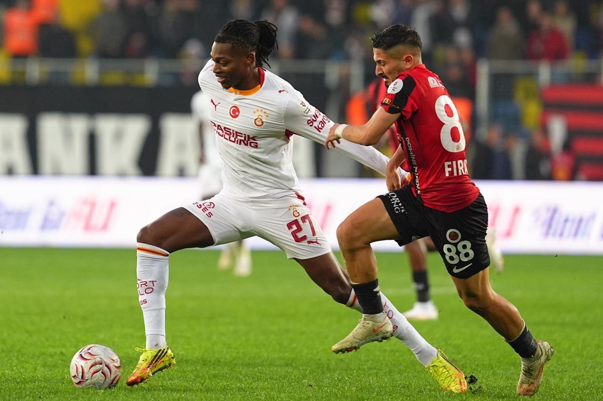 15 dakika sahada kalabilmişti! Galatasaray dan Leao için resmi açıklama 1