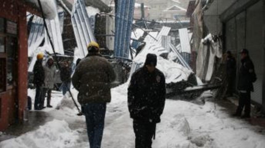 &Ccedil;&ouml;ken pazar yerinde polis ve zabıta n&ouml;bet tutuyor