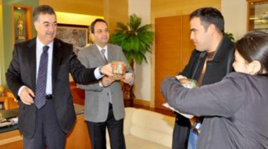 Aydın Valisi Al: &Ccedil;ilek &uuml;reticisine desteğimiz artarak devam edecek