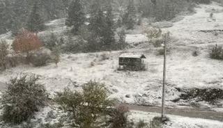 Kastamonu&rsquo;da y&uuml;ksek rakımlı yerleşim yerleri beyaza b&uuml;r&uuml;nd&uuml;
