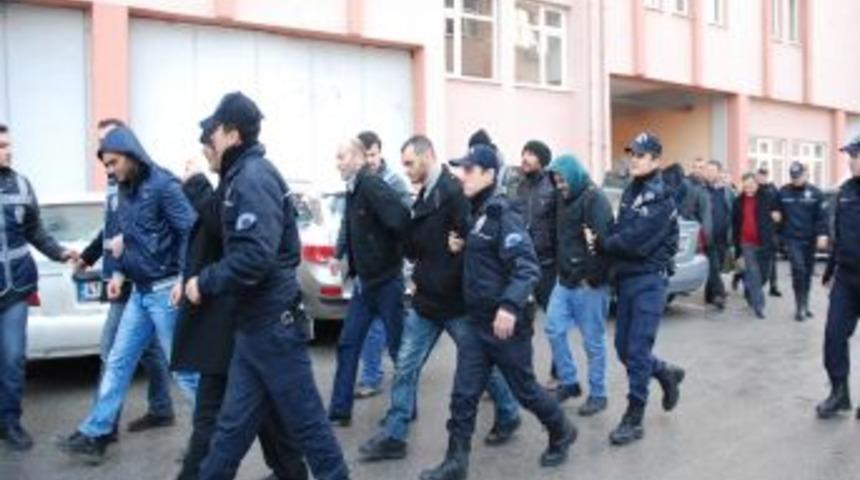 Kantin ihalesine fesat karıştıran &ccedil;ete &uuml;yeleri adliyeye sevk edildi