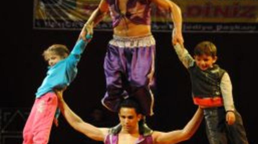 Fethiye Belediyesi&rsquo;nden başarılı &ouml;ğrencilere sirkli karne hediyesi