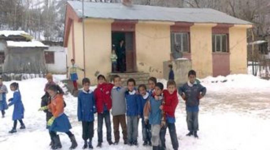 Hakkari İl Milli Eğitim, '72 &ouml;ğrencili sınıf' iddialarını yalanladı