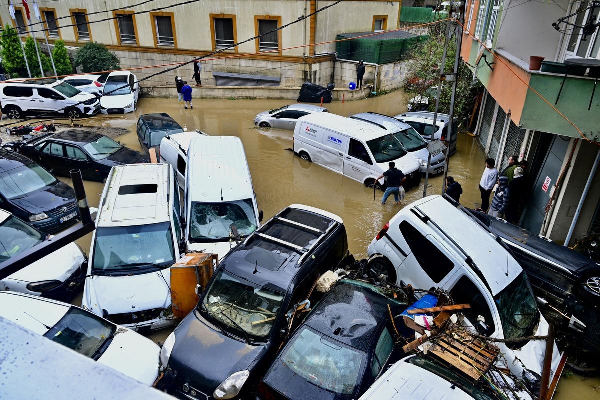Son dakika | Sel felaketinden acı haberler günler sonra art arda geldi! İstanbul da can kaybı 5 e yükseldi 2