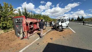 Elazığ’da traktör ile minibüs çarpıştı: 1 yaralı