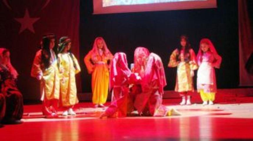 Konurlalp &ouml;ğrencilerinden t&uuml;rk&uuml;lerle kardeşlik gecesi