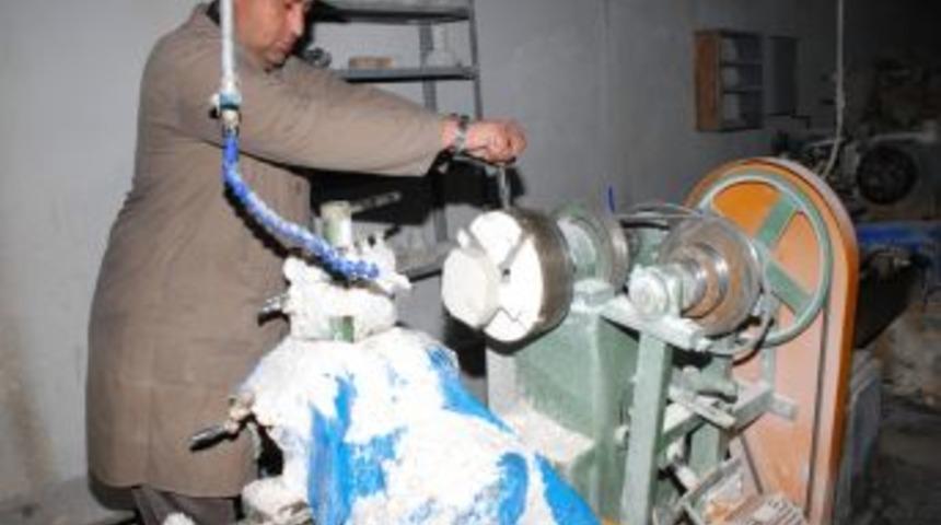 D&uuml;nyanın mermerini Kurancalı ustalar d&ouml;ş&uuml;yor