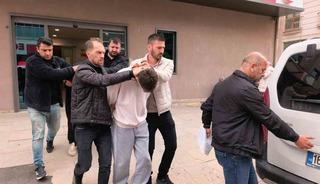 Kız meselesi kavgasında arkadaşını kalbinden bı&ccedil;aklayan gen&ccedil;, adliyeye sevk edildi