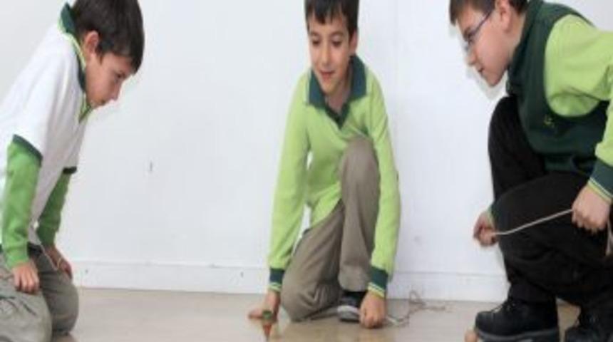 Dedelerinin oyuncakları torunların elinde hayat buldu