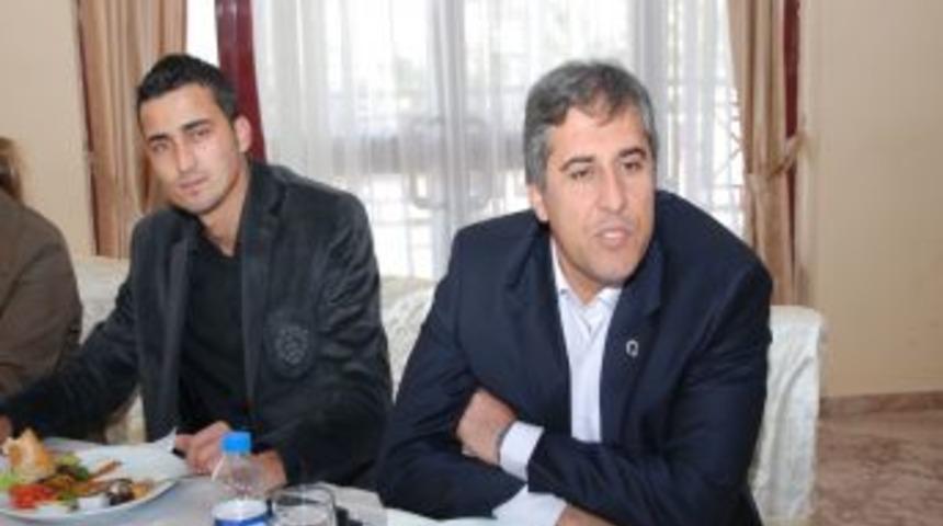 AK Parti, basınla kahvaltıda buluştu